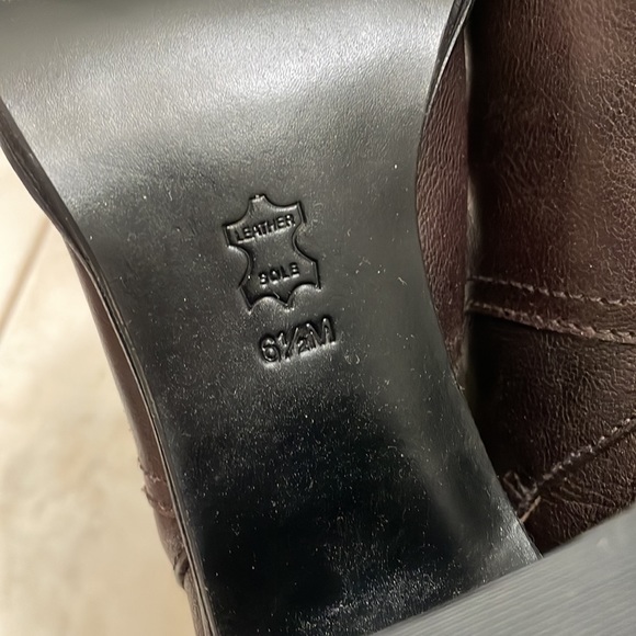 NWOB Tory Burch Kayden Booties in chocolate Brown - Picture 8 of 11